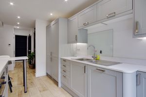 Kitchen/Breakfast Room- click for photo gallery